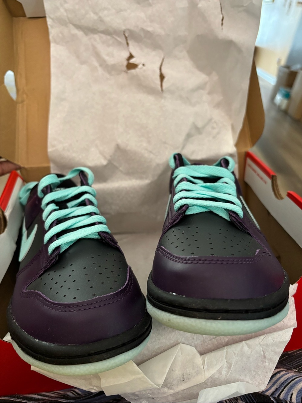 Nike big Kids Sneakers Purple with Mint Laces 6.5 m 8 wm